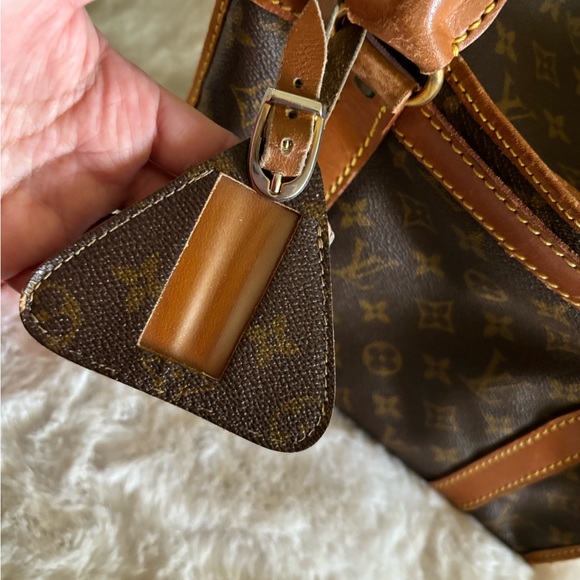 Louis Vuitton - Picture 12 of 16